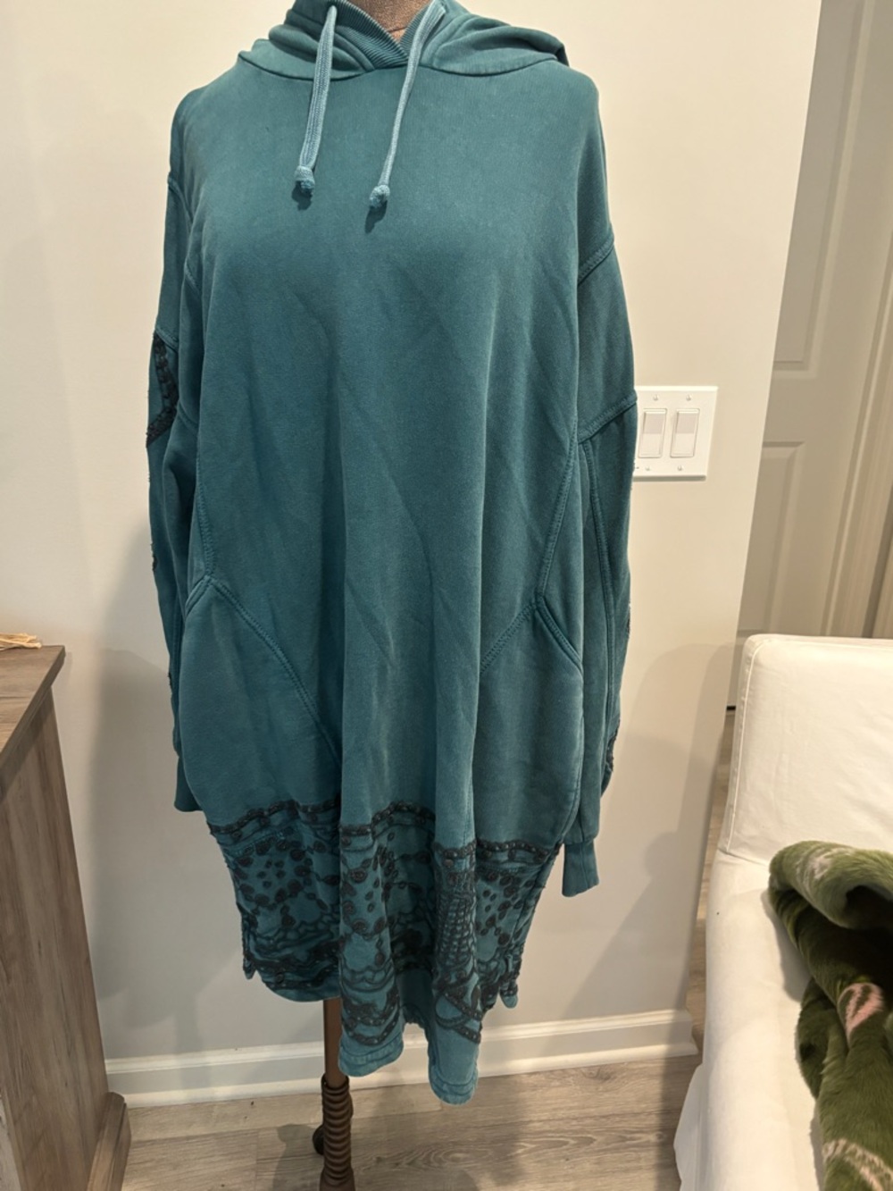 Daily Practice by Anthropologie Blaine Embroidered Hoodie  XL